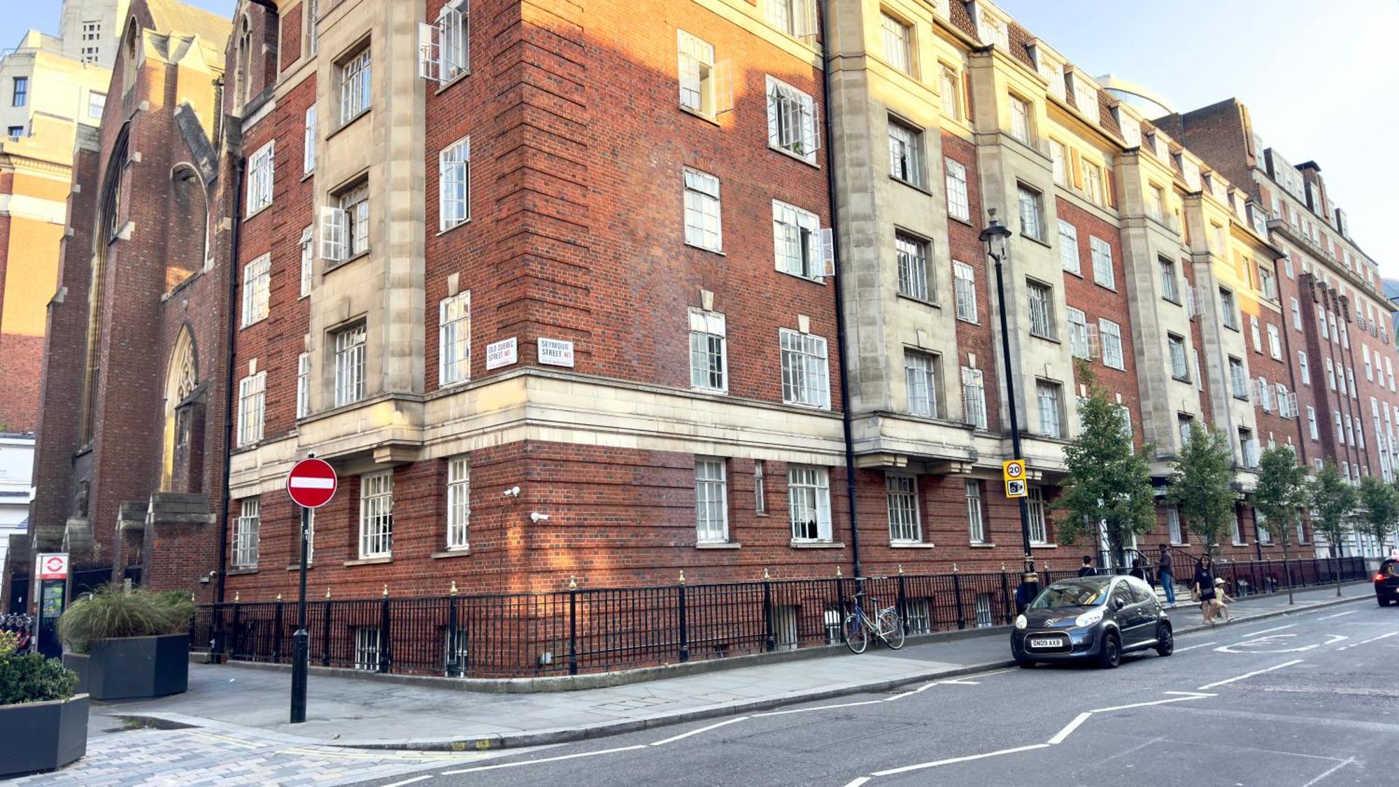 2 Bedroom Oxford Street Apartment London