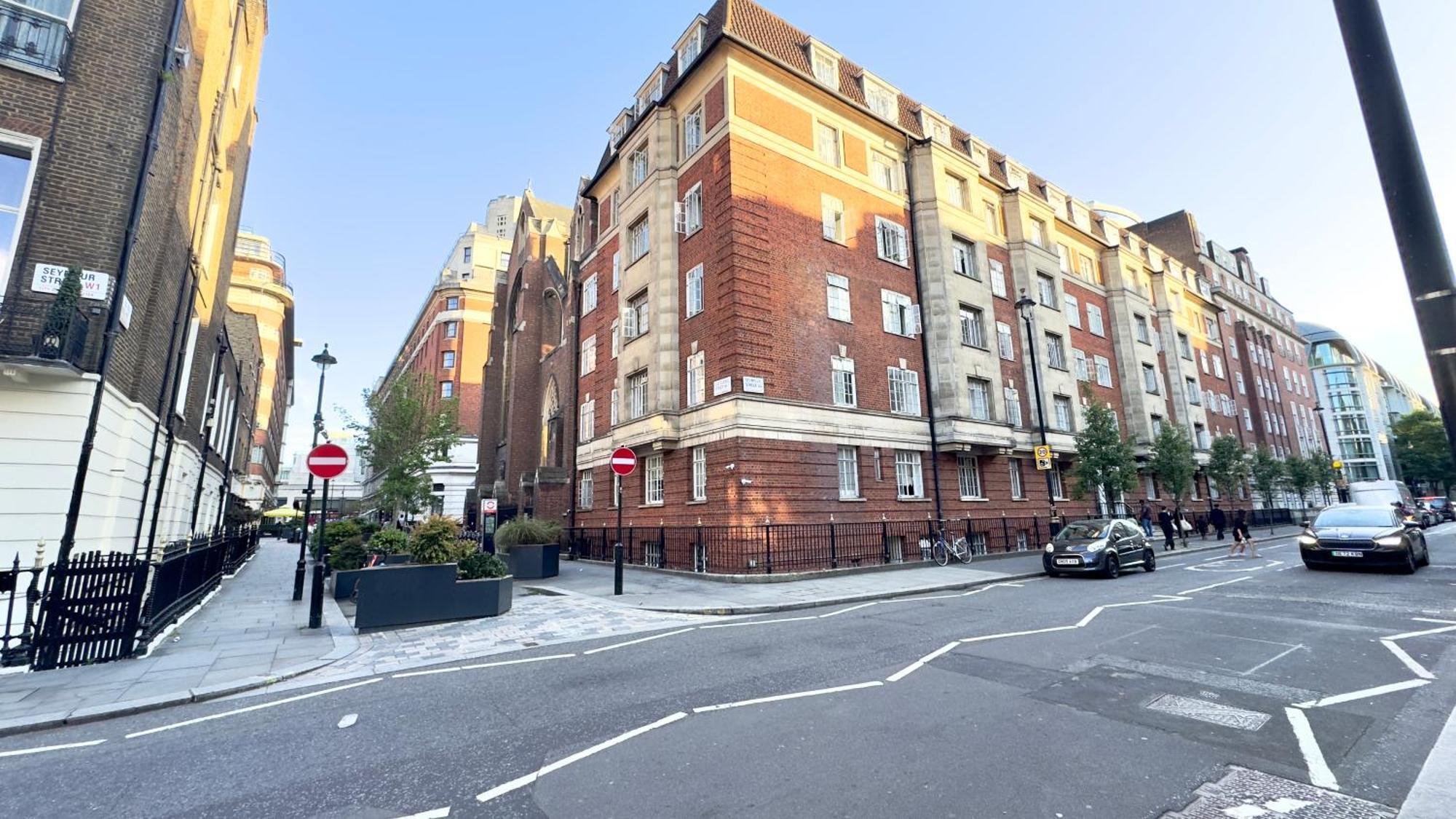 2 Bedroom Oxford Street Apartment London
